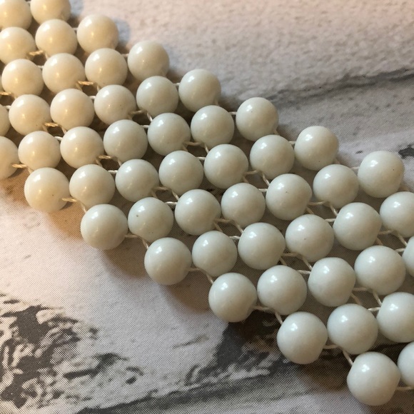 Talbots 80’s style white beaded cuff toggle clasp - Picture 5 of 9